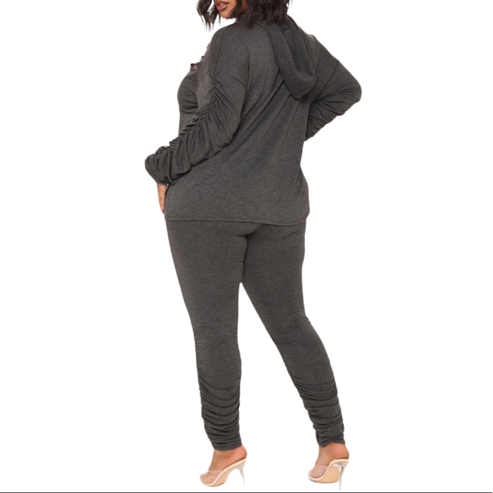 Two Piece Ruched Leggings Set - Picture 4 of 8